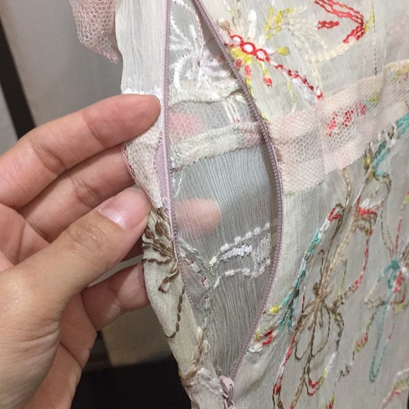 Delicate and airy embroidered top - Picture 4 of 8